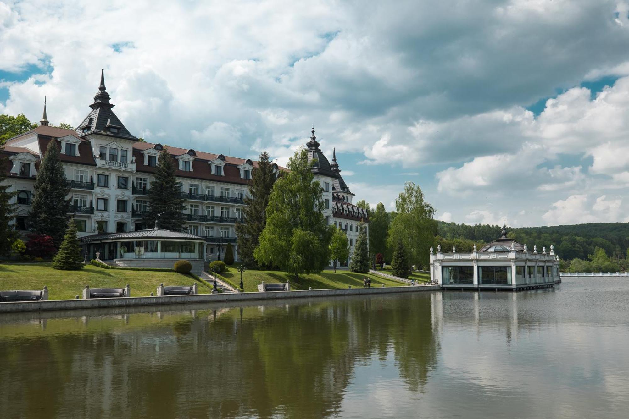 Edem Resort Medical & Spa Strelki  Buitenkant foto